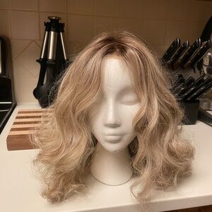 Adorable blonde curly wig with bouncy curls